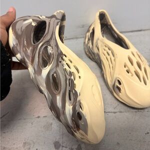 Yeezy Kids Beige & Brown Foam Foam RNNR Slip-On Clog